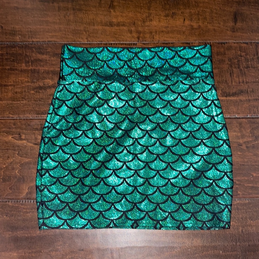 WORN ONCE: Mermaid shiny mini skirt SIZE MEDIUM
